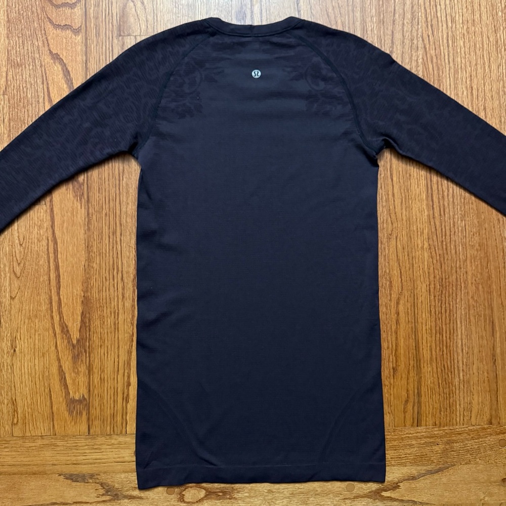 Lululemon Swiftly Tech Long Sleeve Crew in Black Cherry size 6 - Picture 9 of 14